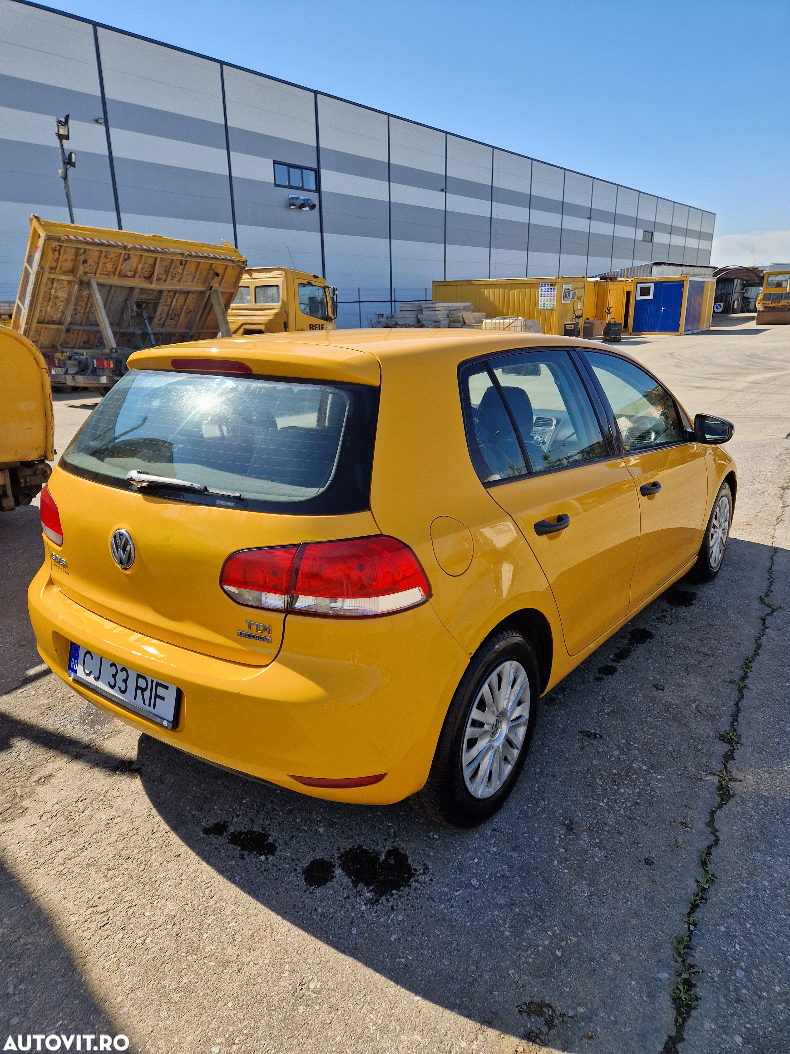 Volkswagen Golf 1.6 TDI BlueMotion Technology DPF Comfortline - 4