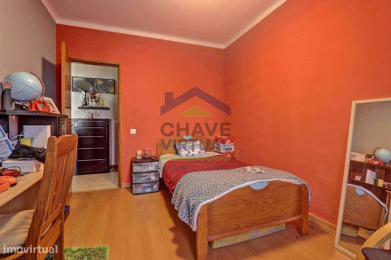 Apartamento T3 com Marquise e Varanda - Centro Caldas da Rainha-17