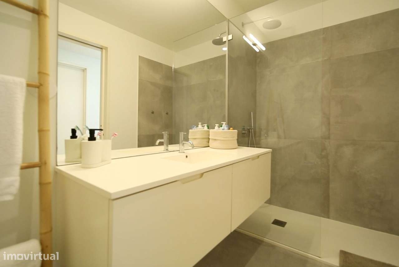 Apartamento T3 de Excelência em Matosinhos, terraço de 40 m² e lugar d-17