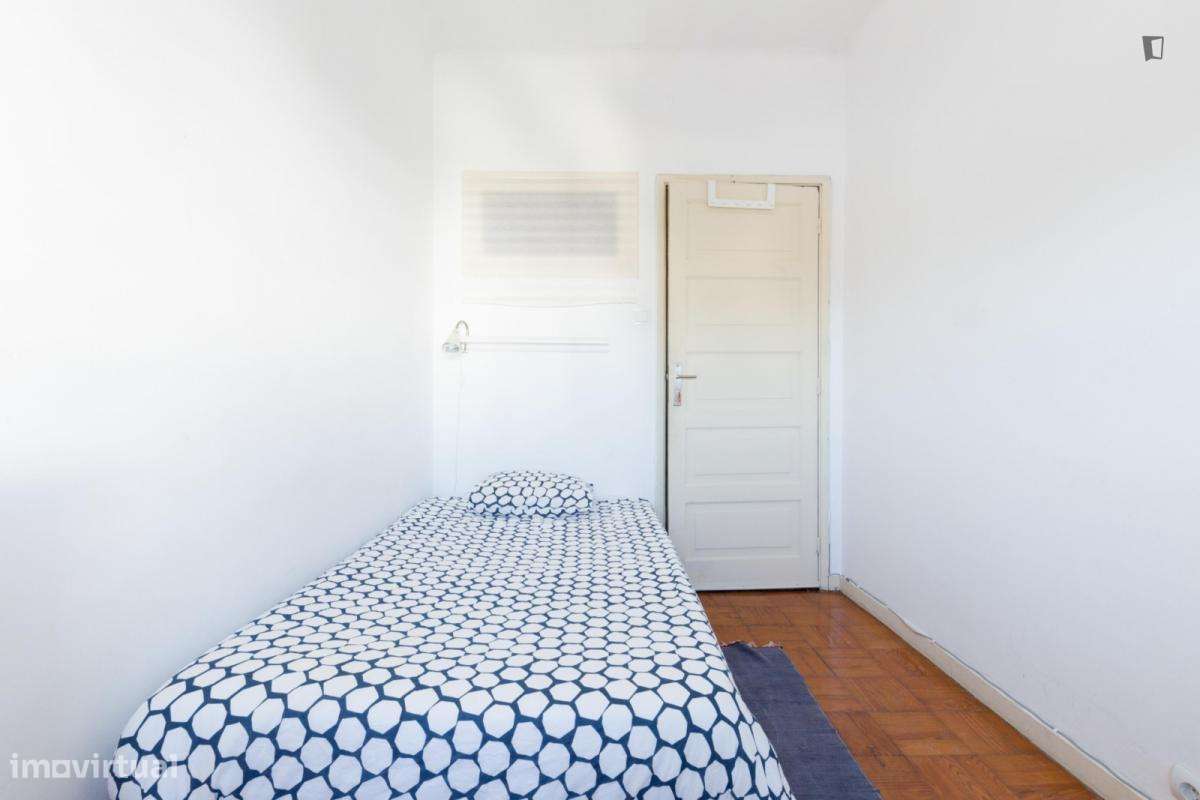 Quarto - localizado em Santo Ildefonso Porto - Grande imagem: 2/10