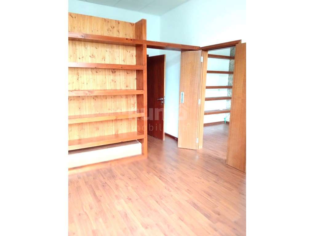 Escritório para Serviços com Potencial de Conversão em Apartamento ...-4