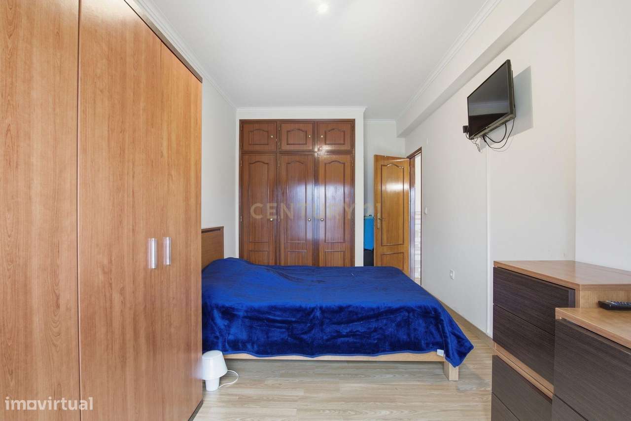 Apartamento T3 à Venda em Casal de Cambra – Excelente Estado de Conser-24