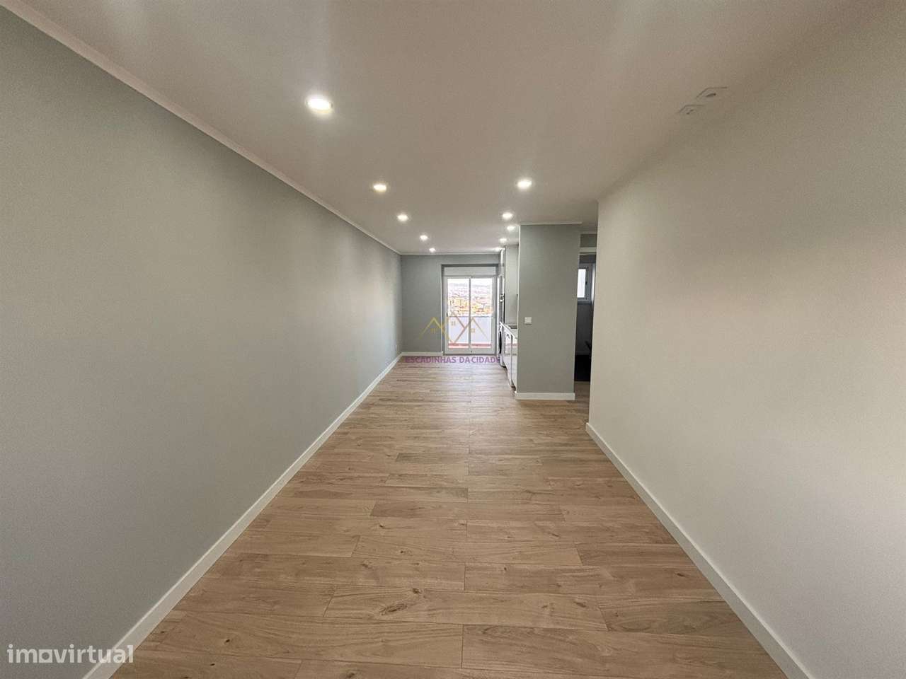 T3 Moderno e luminoso Renovado na Amadora - Grande imagem: 5/20