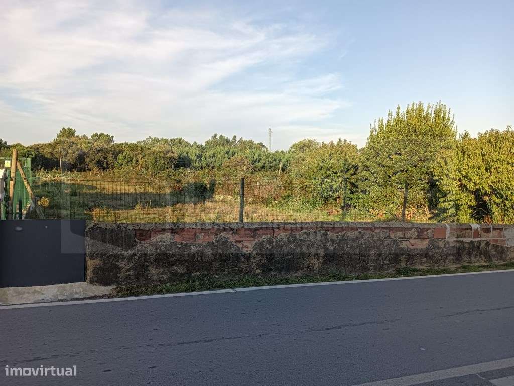 Terreno com 18,5m de frente para venda em Oiã - Grande imagem: 2/15