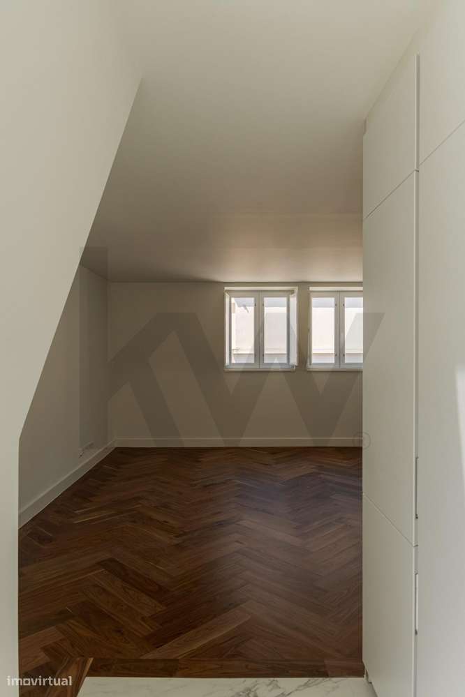 Apartamento Duplex T2+1 com Garagem e Terraço na Estrela-18