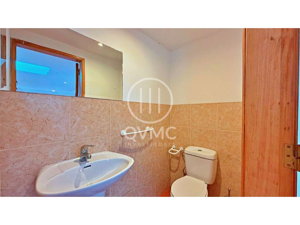 Moradia T2+1 em Mem Martins com logradouro-13