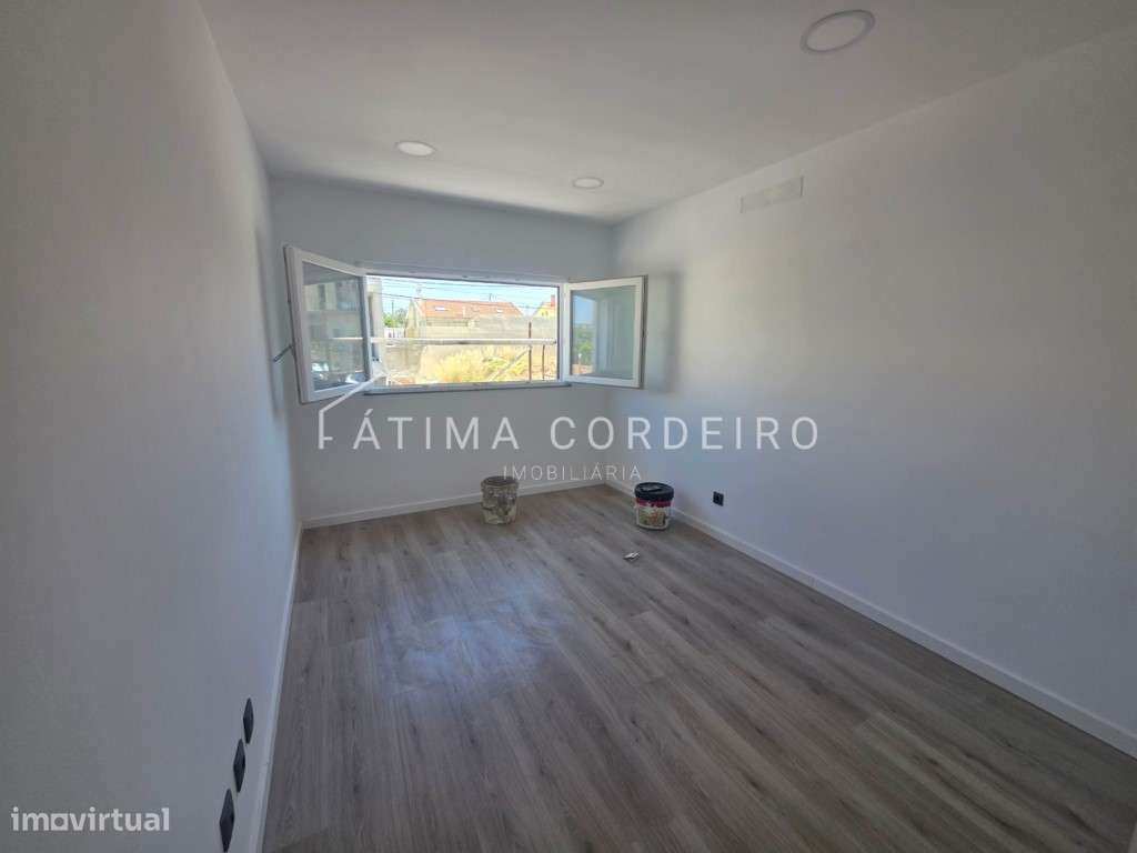 Moradia T3 com piscina e terraço-3