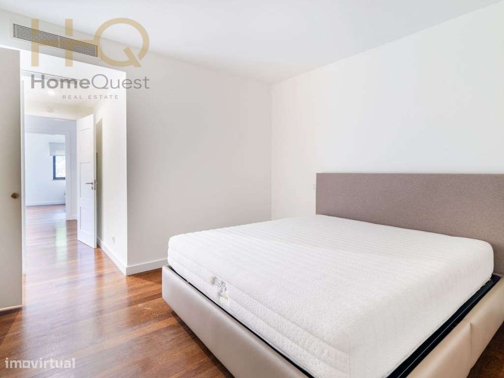 Moradia T4+2 Bairro da Martinha-33