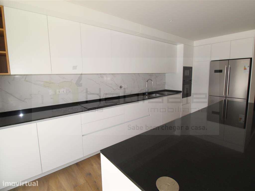 Moradia V3 +1 com piscina em Barcarena-8