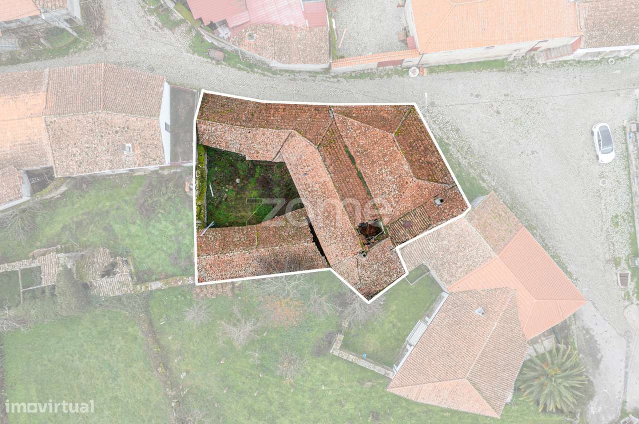 Moradia de 2 pisos com pátio para reconstruir - Ardãos, Boticas - Grande imagem: 2/15