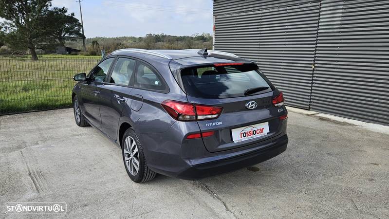 Hyundai i30 SW 1.6 CRDi Comfort+Navi - 12