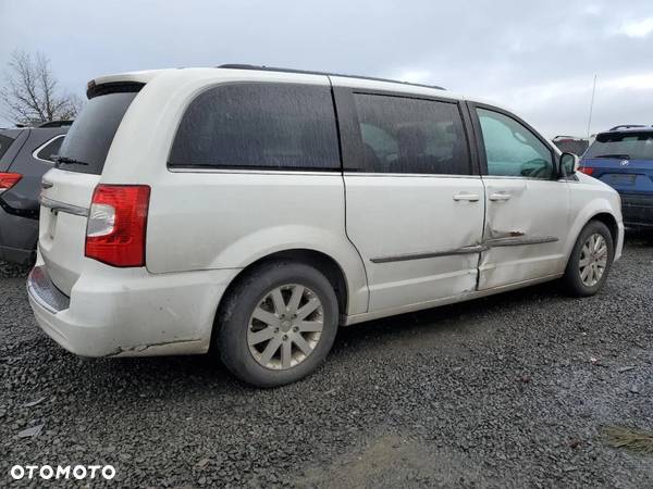 Chrysler Town & Country - 4