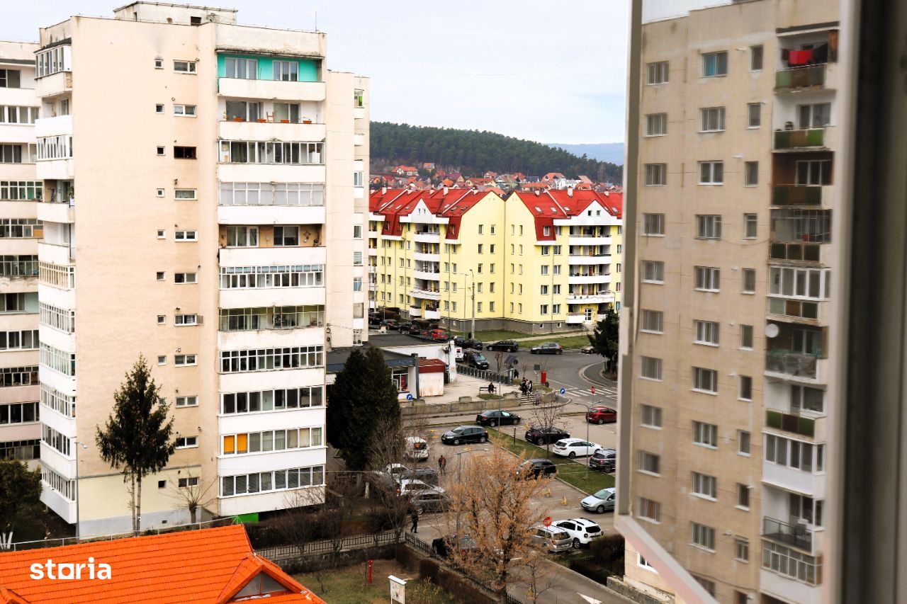 Apartament Decomandat cu 3 camere si Balcon generos la Etajul 9.