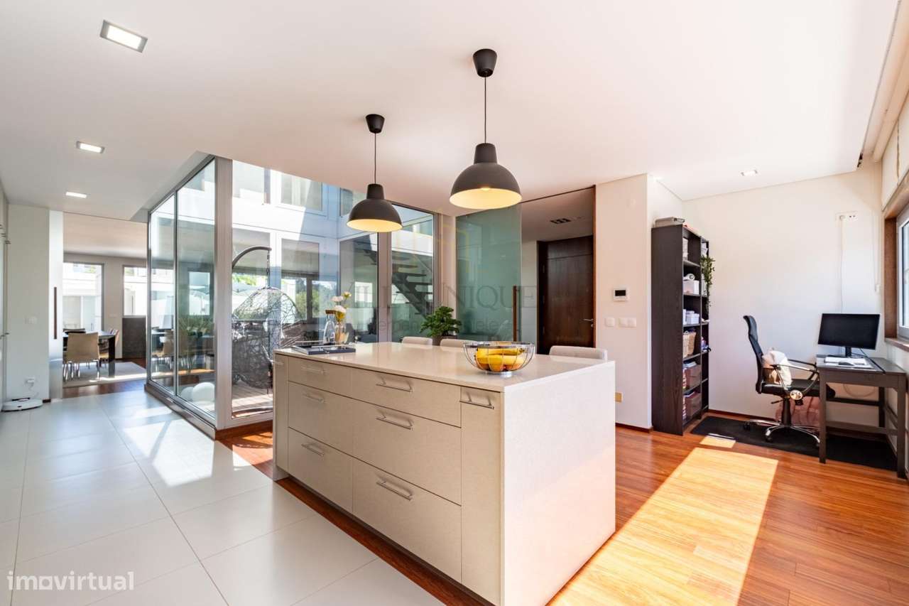 Moradia Geminada T3 com Suite, Jardim de Inverno, Garagem Fechada...-10