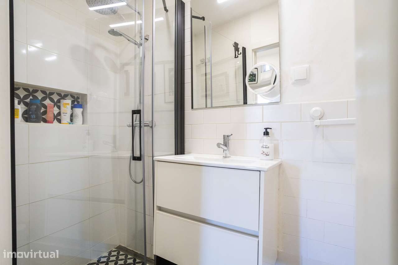 Apartamento Familiar totalmente Remodelado no Coração de Lisboa com Vi-17