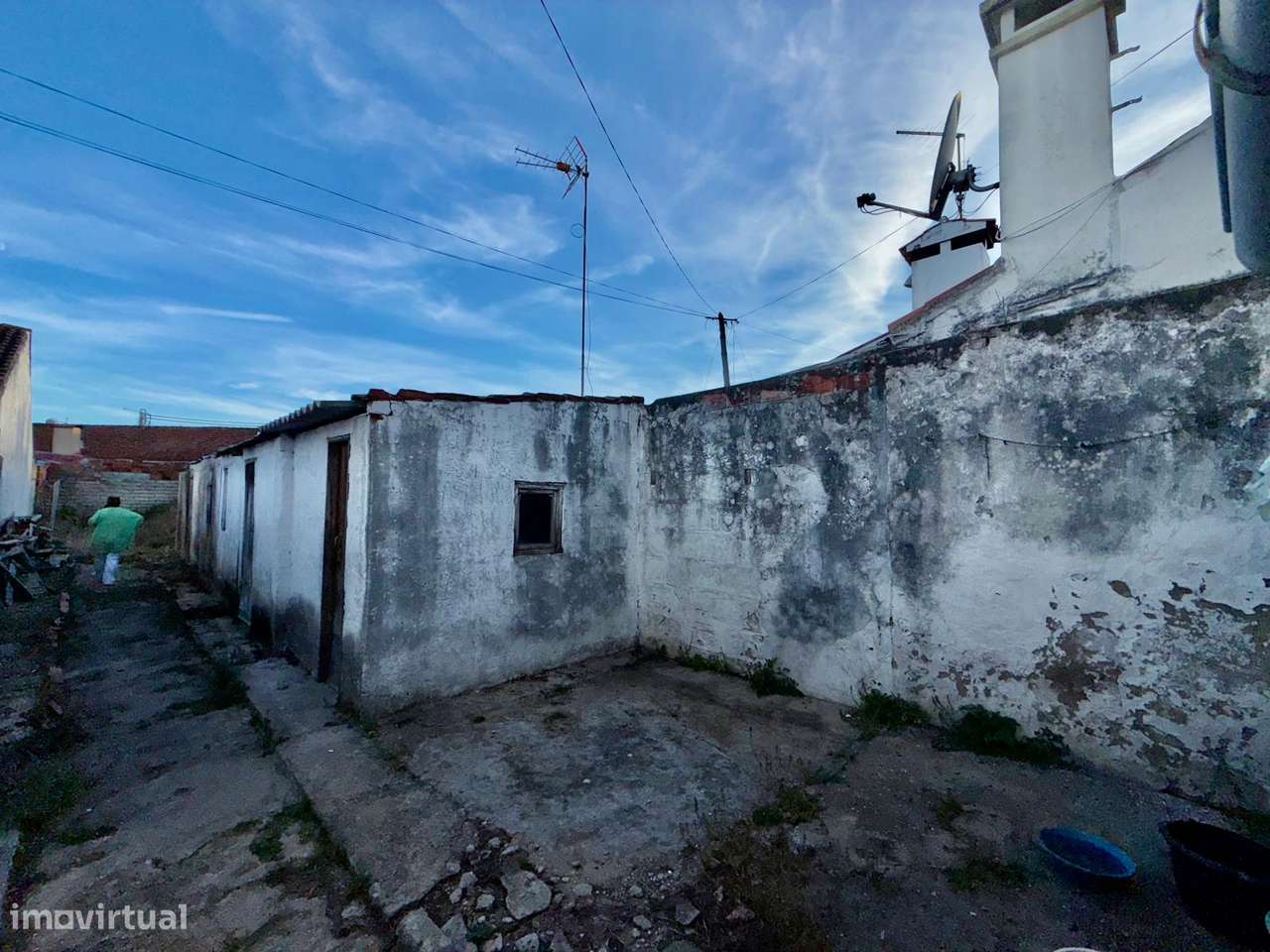 Casa antiga T2 p/ restauro no Centro de Ovar-15