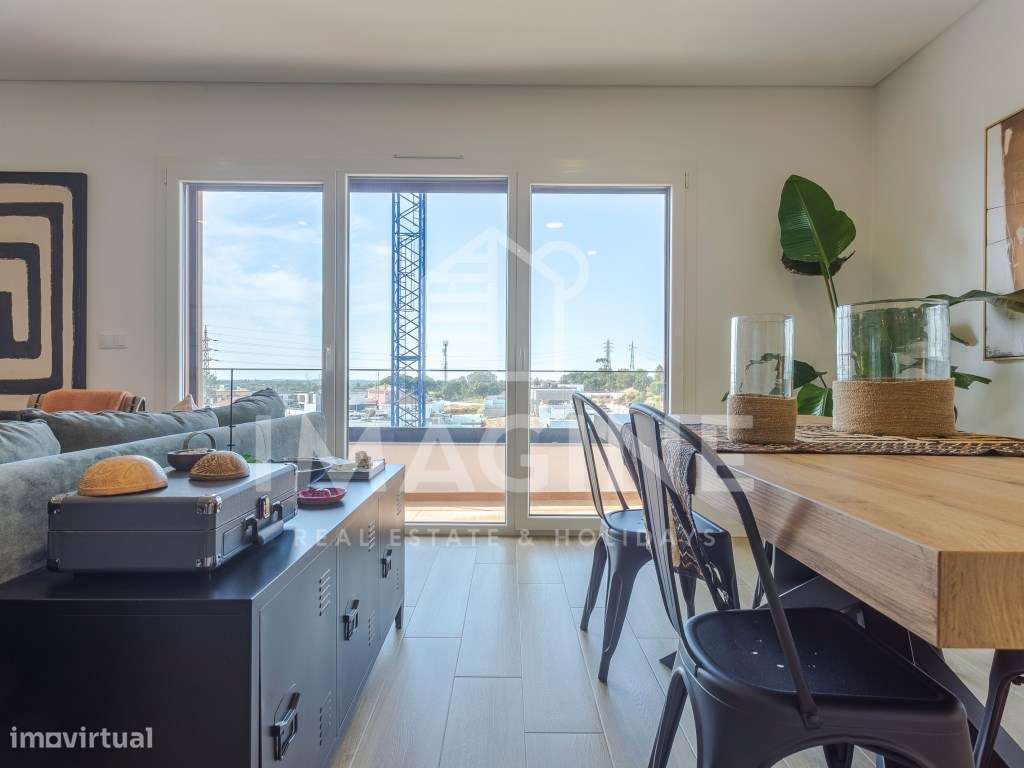 Apartamento T2 com Varanda Aterraçada na Quinta da Amizade-7