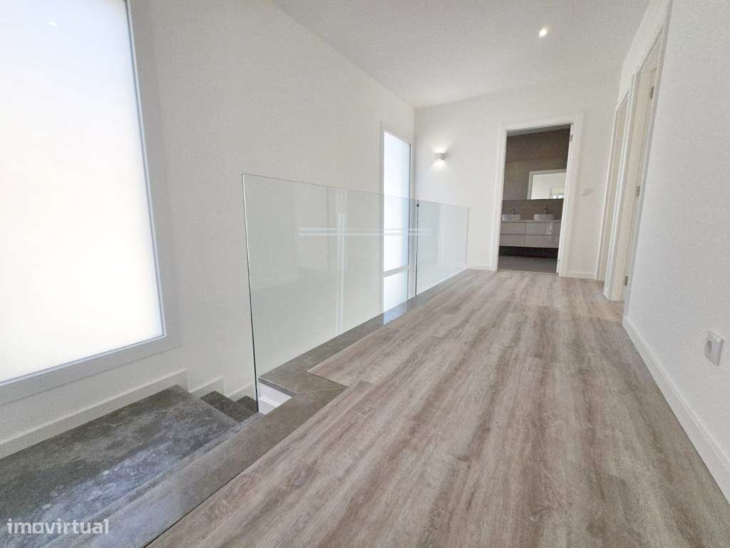 Moradia Isolada com piscina e garagem - Aroeira-17