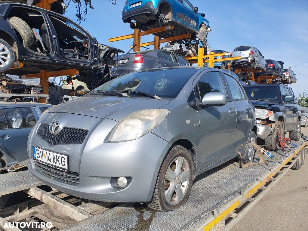 plansa de bord caseta directie motoras stergatoare macara bloc de lumini Toyota Yaris motor 1.4 d-4d dezmembrez - 1