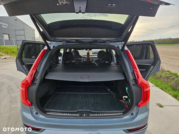 Volvo XC 90 T8 AWD Plug-In Hybrid R-Design 7os - 32