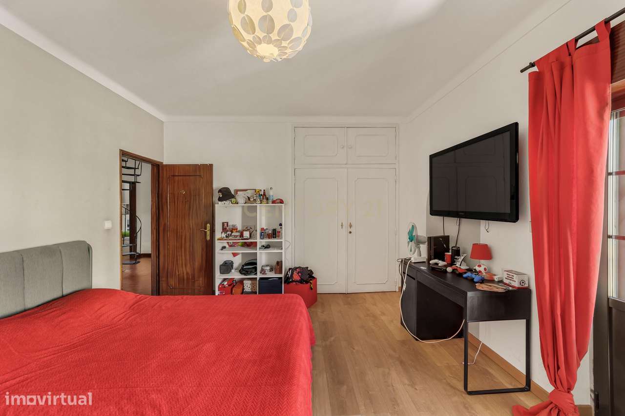 MORADIA T5 COM GARAGEM E PISCINA, 327 M² DE TERRENO PARA USUFRUIR-36