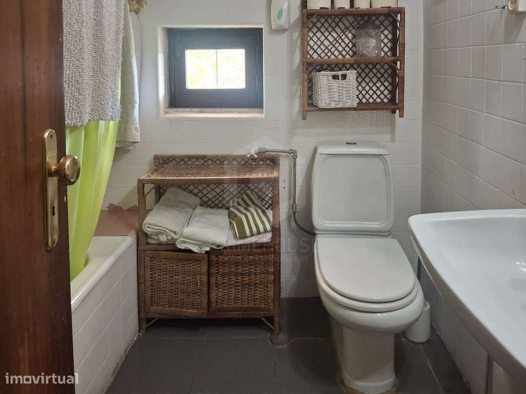 Moradia de Tradicional com Piscina em Lote de 2135 m² - Cotovia-35