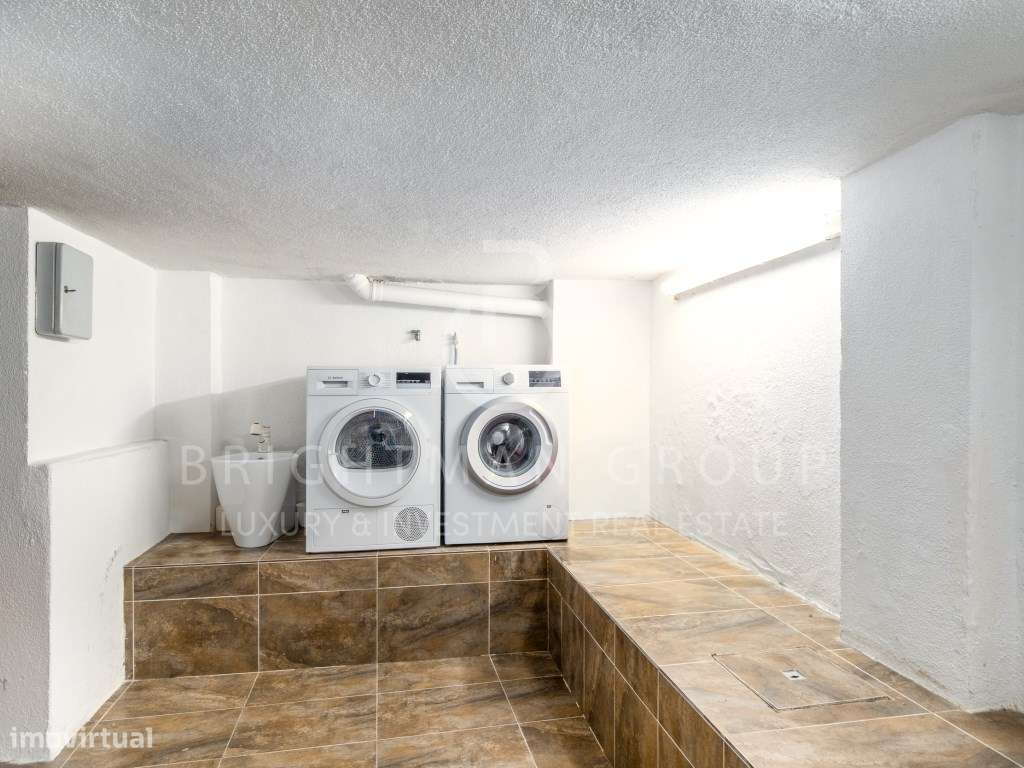 Moradia T5 com piscina em zona histórica da Parede-35