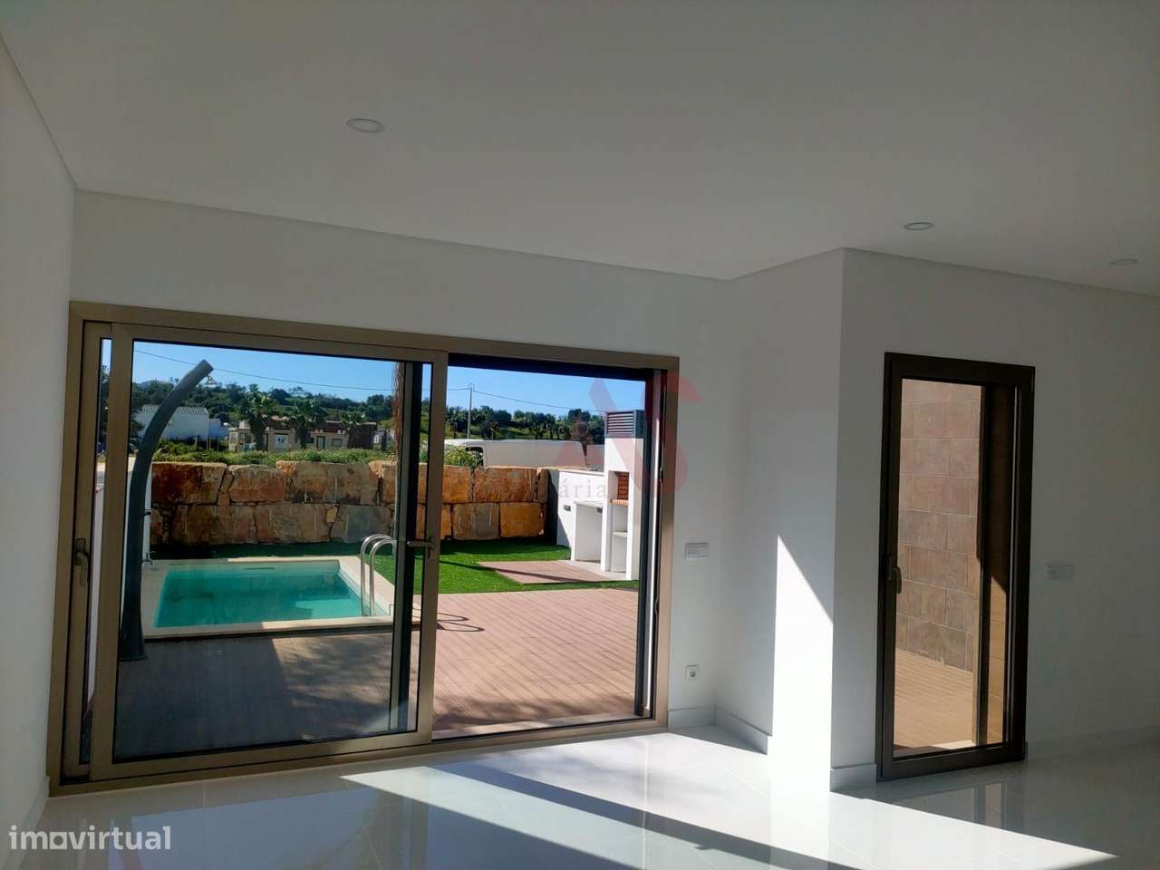 Moradia em banda T2+1, inserida em condomínio fechado em Albufeira - Grande imagem: 5/20