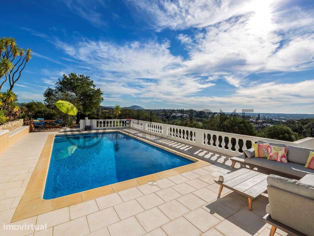 Moradia T3 com piscina e vistas deslumbrantes em Boliqueime-23