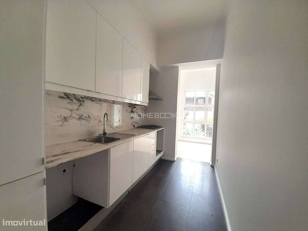 Fantástico T2 totalmente remodelado junto à Unidade de Saúde no Alto d - Grande imagem: 2/17