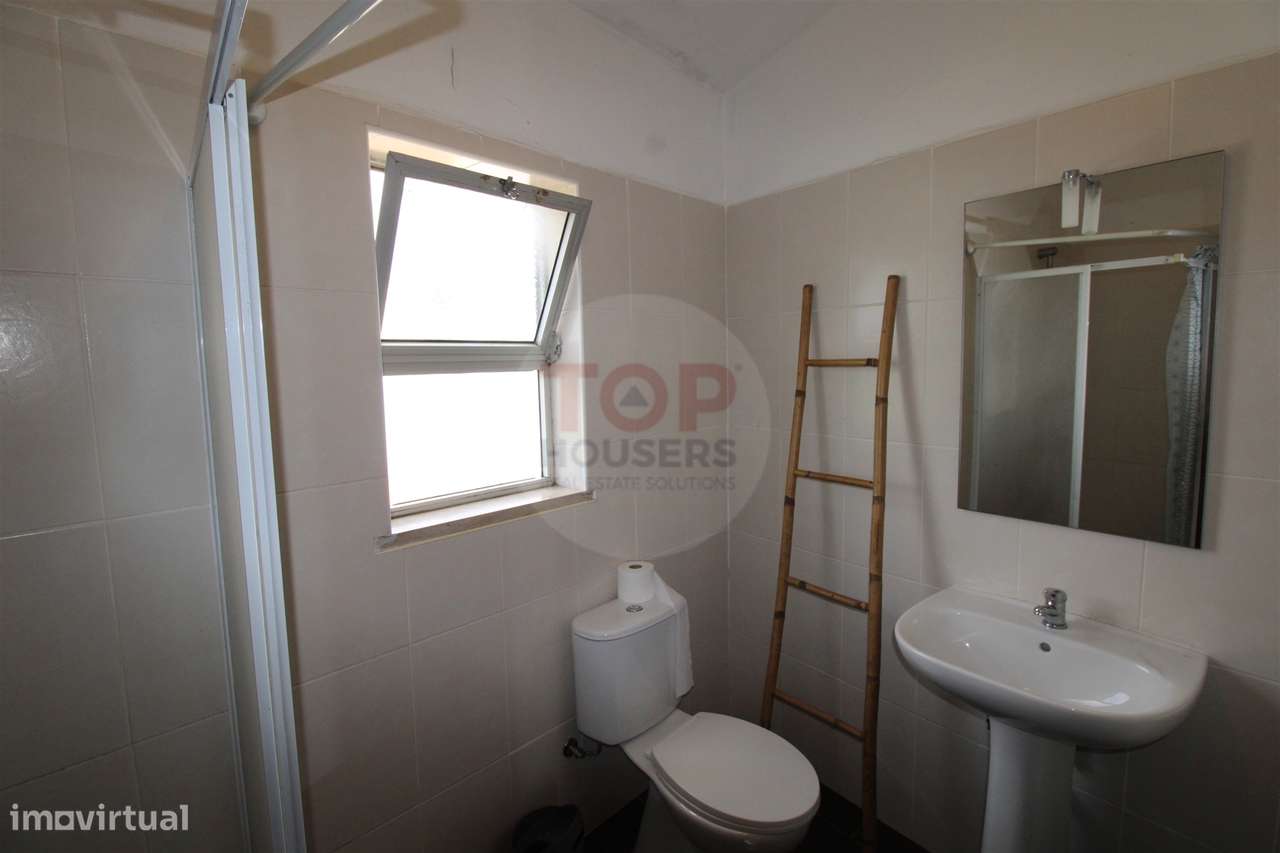 Apartamento T2 - Primeiro andar de Moradia Bi-Familiar-8