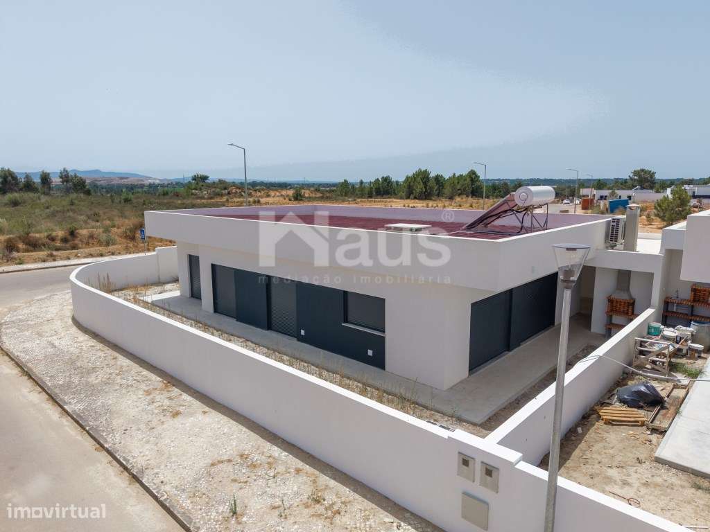 Moradia T4 isolada na Quinta do Anjo-14