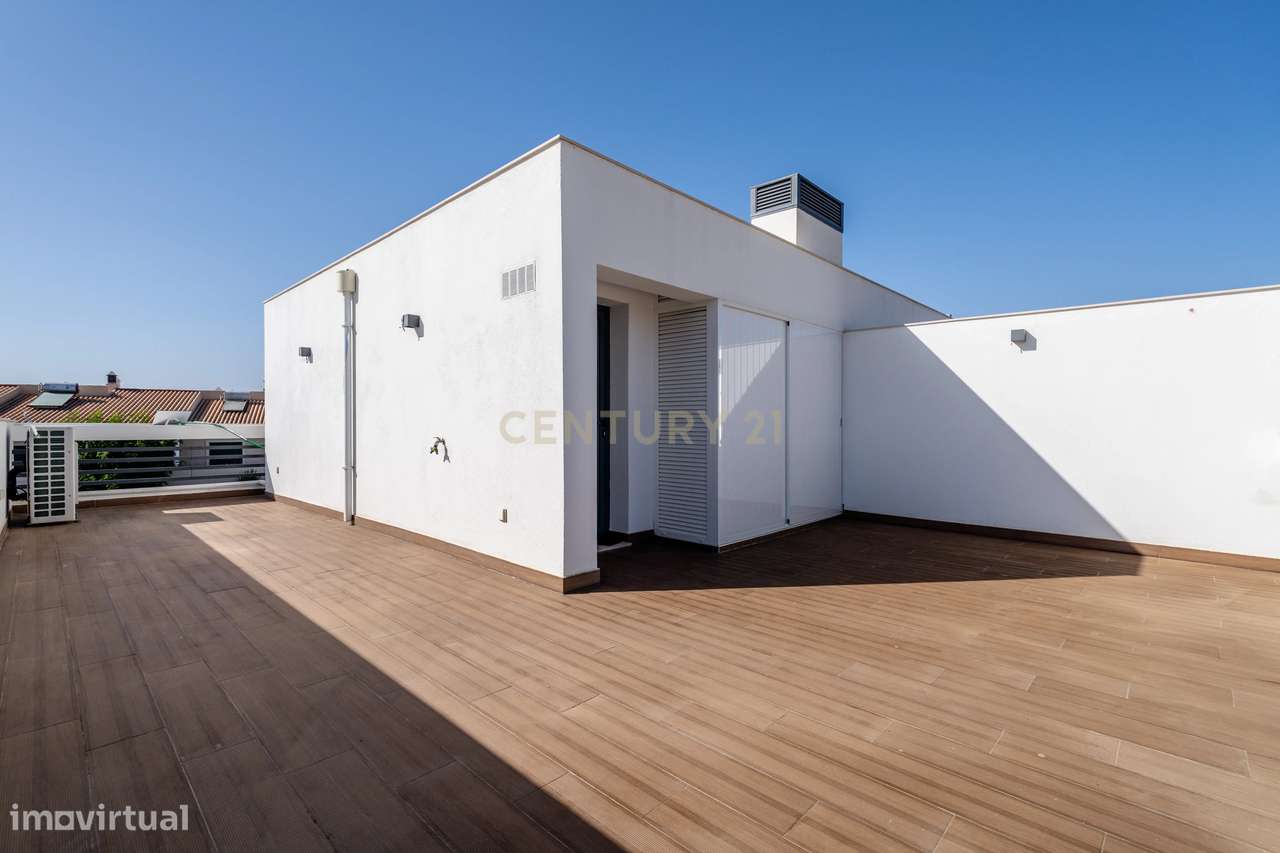 Moradia T3+1 à Venda nas Ferreiras-37