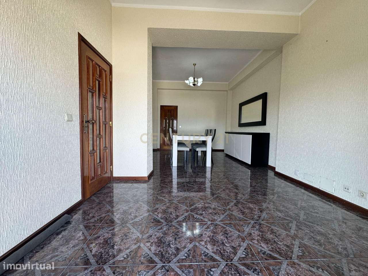 Prédio com 3 Apartamentos, com viabilidade para mais 3 apartamentos, c - Grande imagem: 4/47