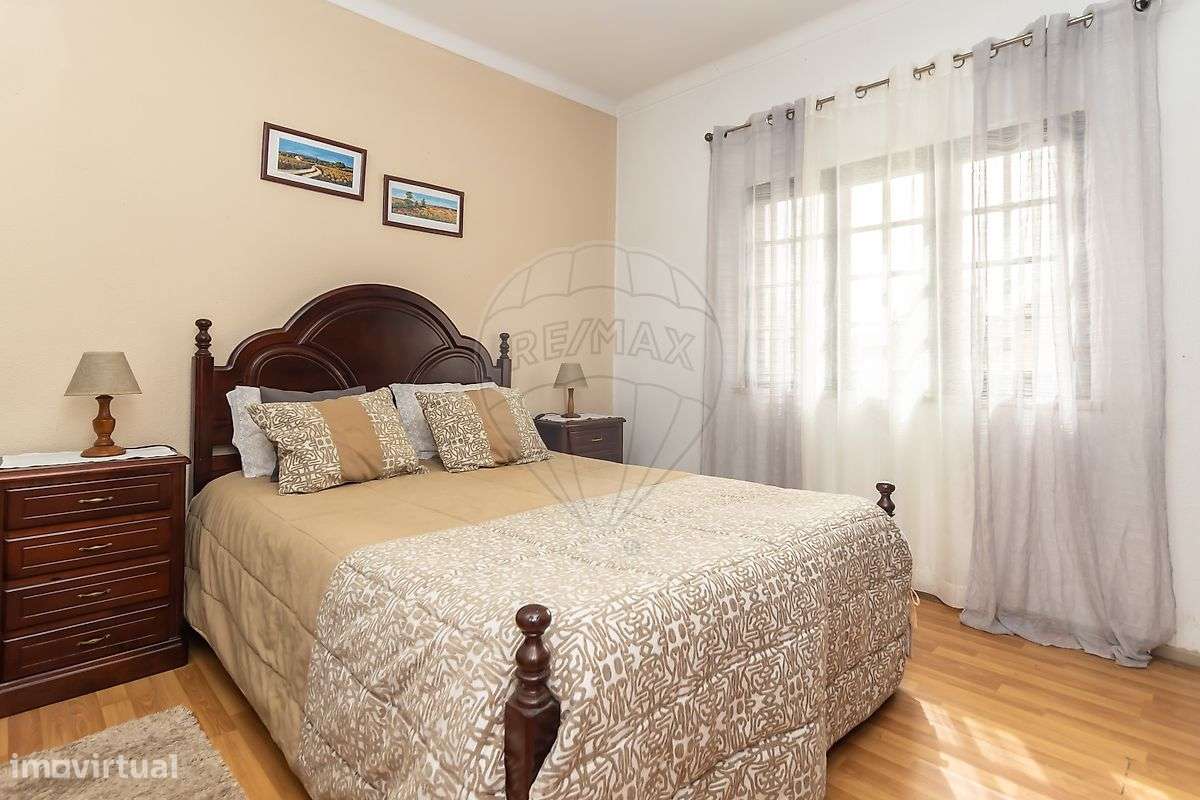 Moradia T5 + Moradia T2 | Terreno 3.717 m² | Azeitão-13