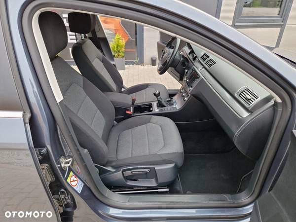 Volkswagen Passat 2.0 TDI Comfortline - 18