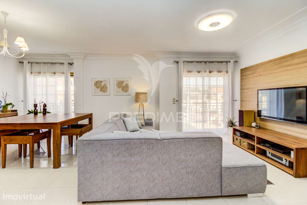 Moradia T5 - Vialonga, garagem p 5 carros, jardim e piscina - Grande imagem: 3/37