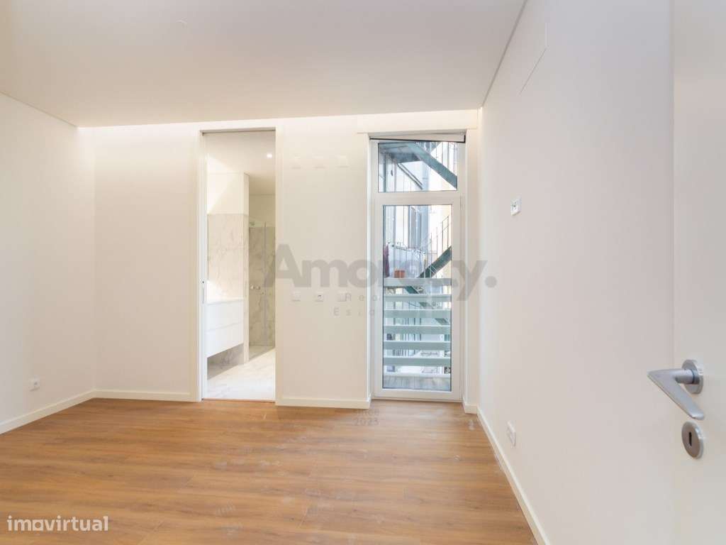 T2 de Luxo Novo com Estacionamento Privativo-9