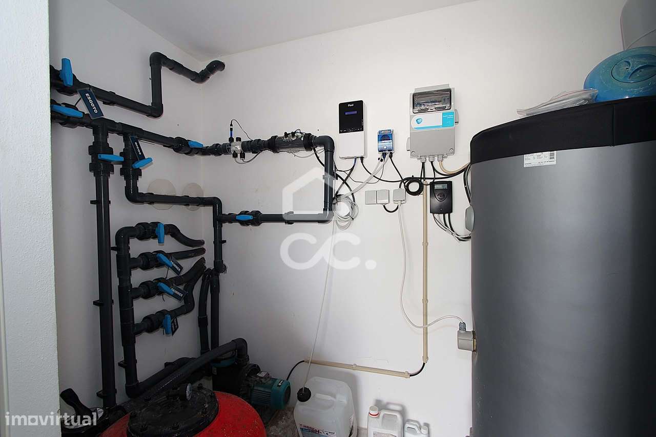 Moradia T3 com piscina, terraço e garagem ampla em Alcantarilha-36