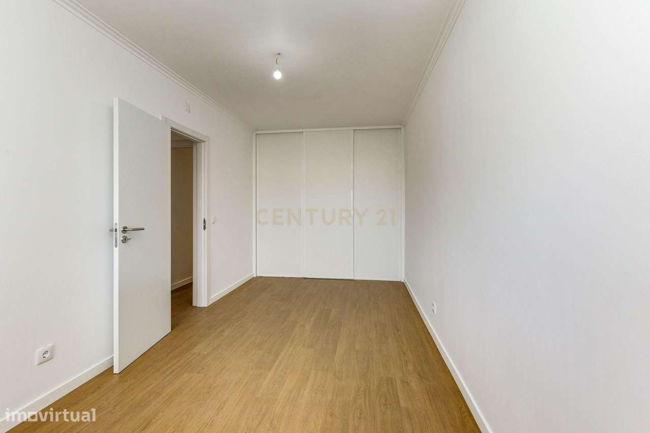 Apartamento T3 Renovado com espaço exterior.-20