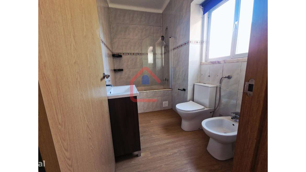 Apartamento T4 em Mercês-7
