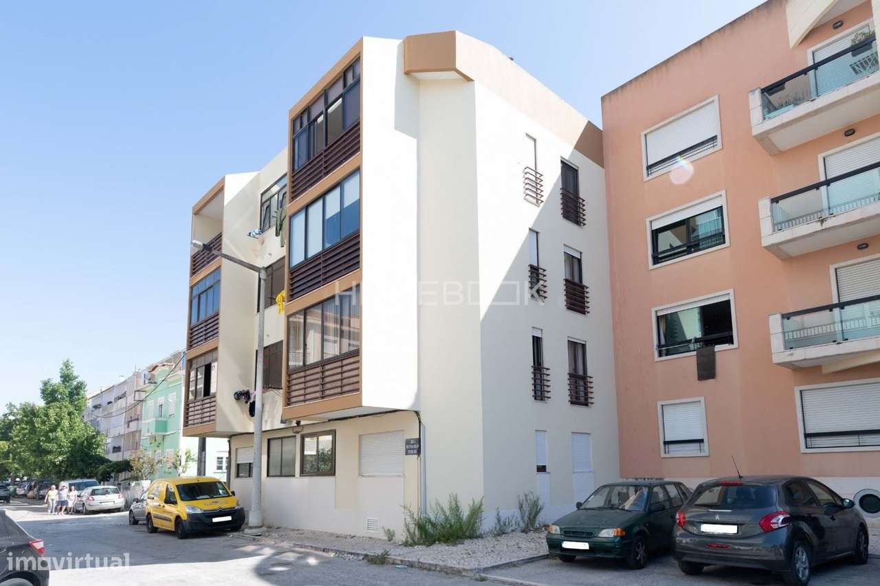 Apartamento T1 renovado em Santo Antonio da Caparica-18