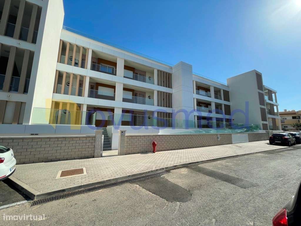 Penthouse tipo T3 com vista para o Mar a 300 metros da praia dos Al...-29