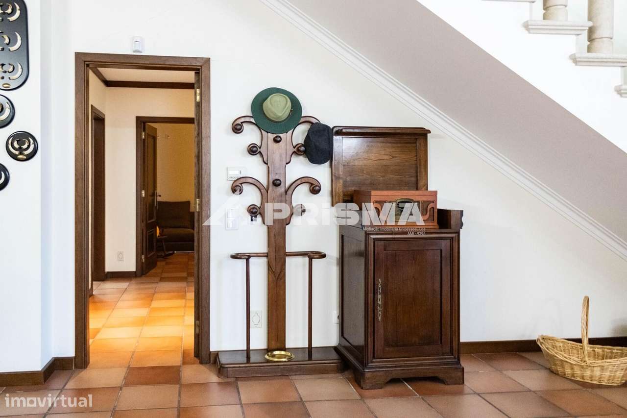 Moradia T5 para Venda em C. Branco-52