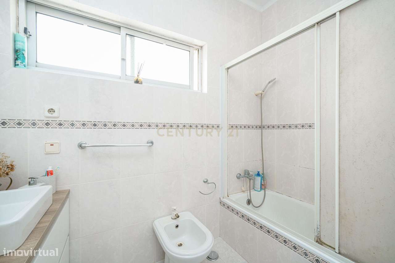 Apartamento T4 Transformado em T3 situado no bairro do Montalvão -Setú-20