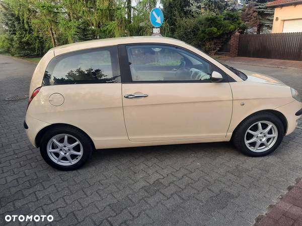 Lancia Ypsilon 1.4 16V Platino (4 os.) - 16