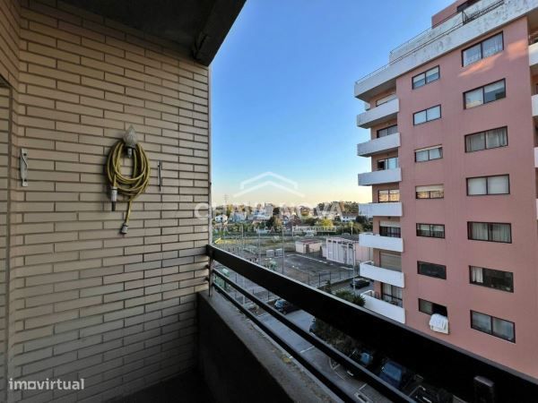 Apartamento T1+1 c/ Lugar de Garagem em Canidelo (4 Caminhos)