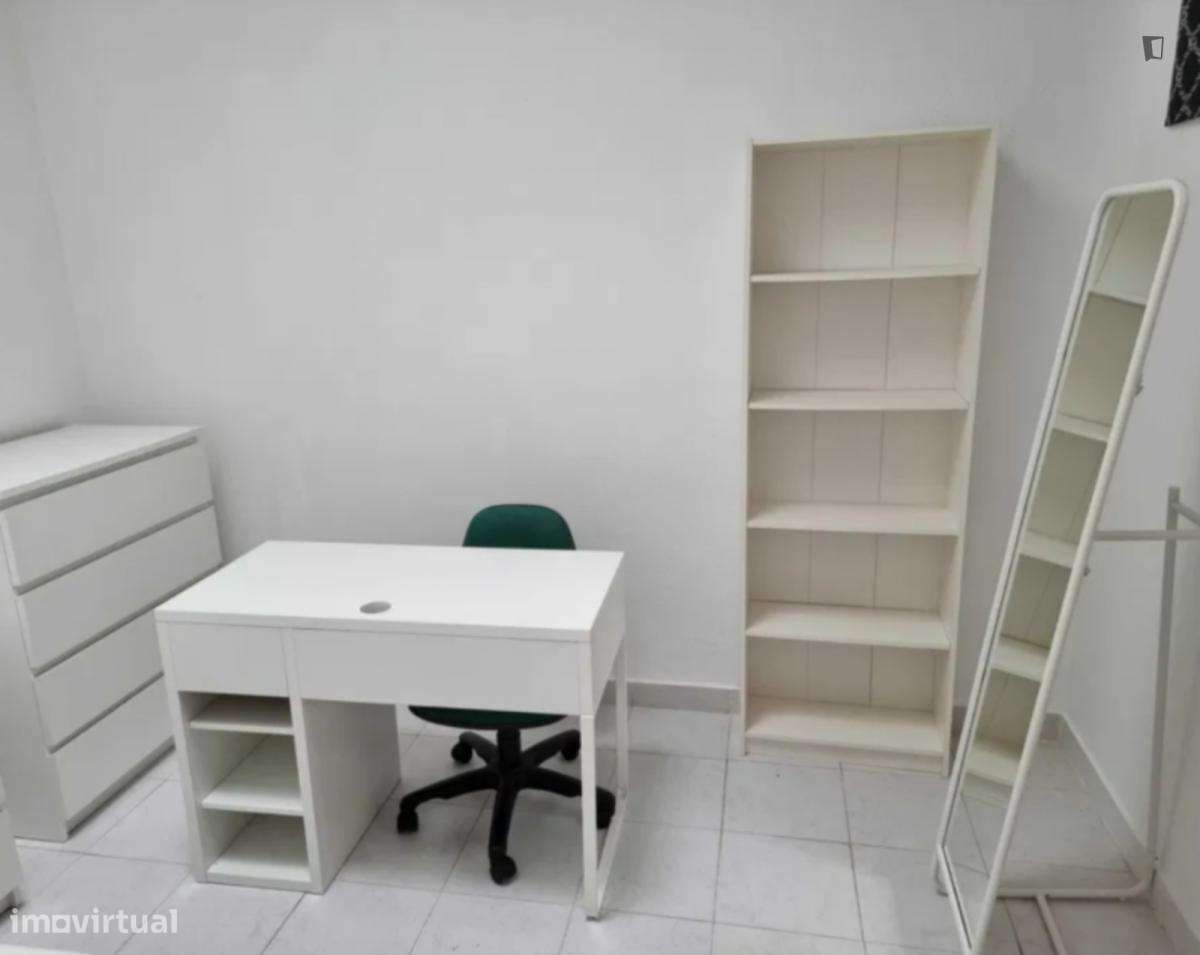 Quarto - localizado em Arroios Lisbon - Grande imagem: 4/10