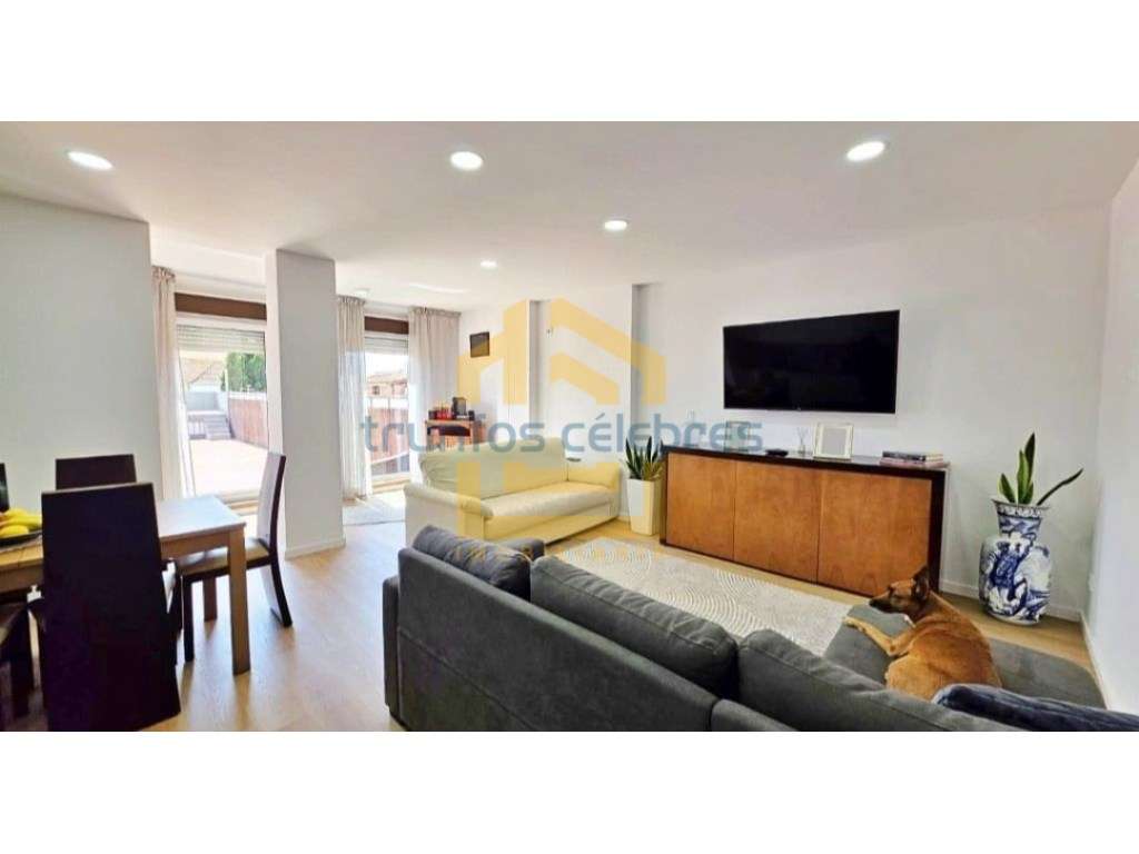 Apartamento T3 Totalmente Renovado com Terraço Privativo - Centro d...-2