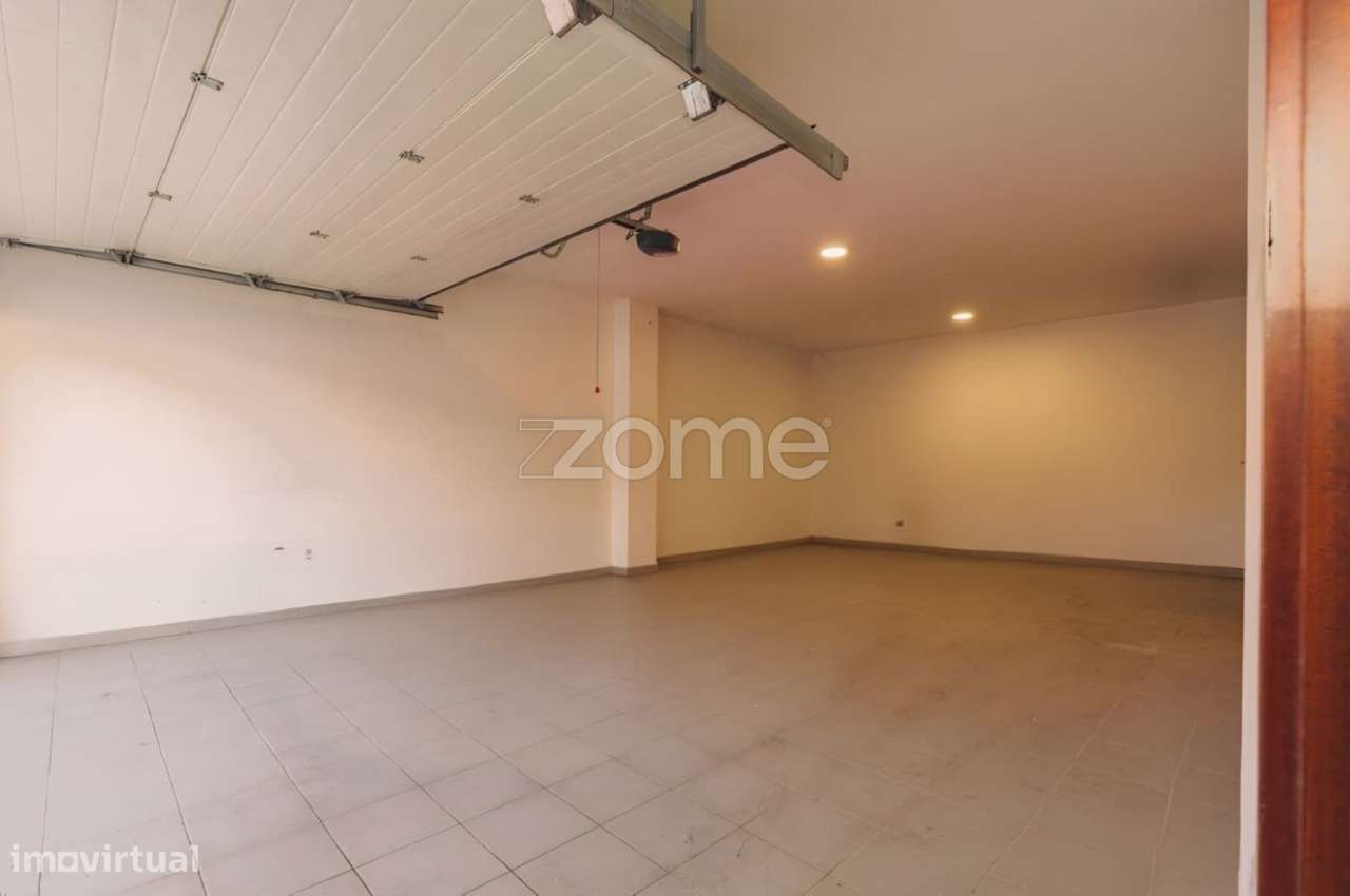 Moradia T2+1 Renovada a 100m do Mar – São Roque-4